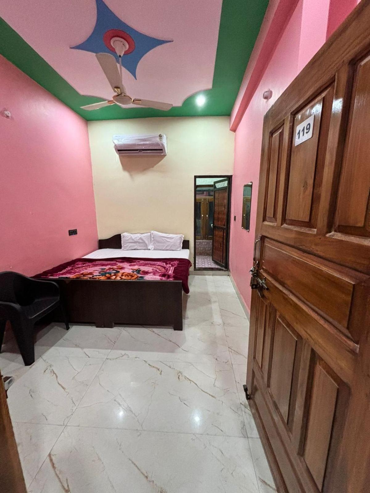 Chandrika Palace 500 Meter From Ayodhya Railway And Ram Mandir Dış mekan fotoğraf
