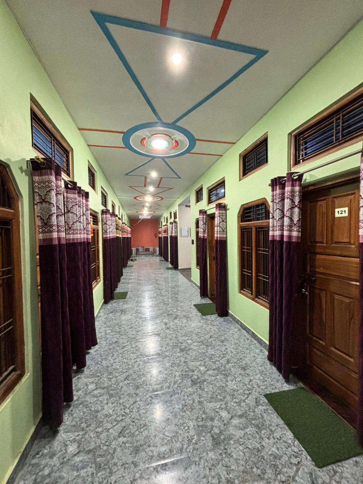 Chandrika Palace 500 Meter From Ayodhya Railway And Ram Mandir Dış mekan fotoğraf